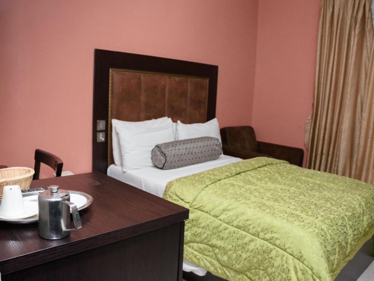 Hard Break Hotel Енугу Екстер'єр фото