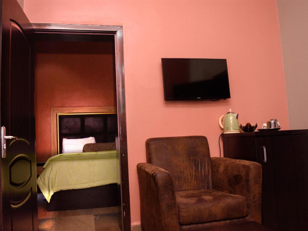 Hard Break Hotel Енугу Екстер'єр фото